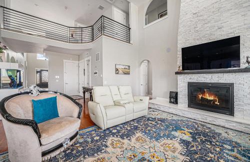 Hudson Villa | Family Retreat W Fireplace & Patio