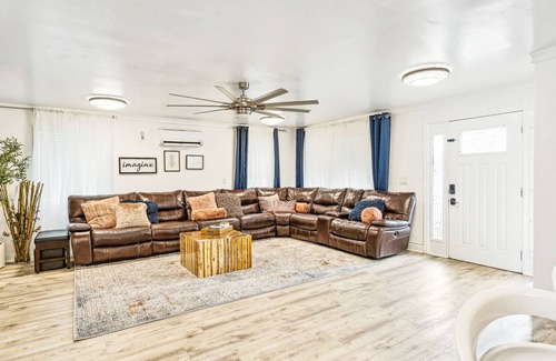 Levittown House | Family retreat w/ resort style pool w/ hot tub/playground & more by Sesame Place