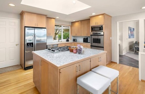 Mercer Island House | ☀Family Retreat w/Lake & Mt. & City View |Gym |MI