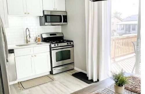 Vermilion House | Family Retreat-Walk to Lake-Cedar Point-Deck/Grill