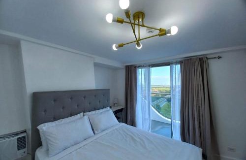 San Fernando Bed & Breakfast | Family Room 1BR HUGE Balcony in Azure North