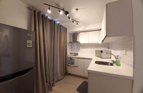San Fernando Bed & Breakfast | Family Room 1BR HUGE Balcony in Azure North