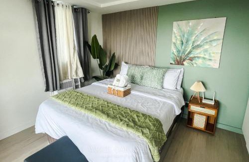 San Fernando Apartment | Family Room 1BR with Queen Bed and Beach View Balcony