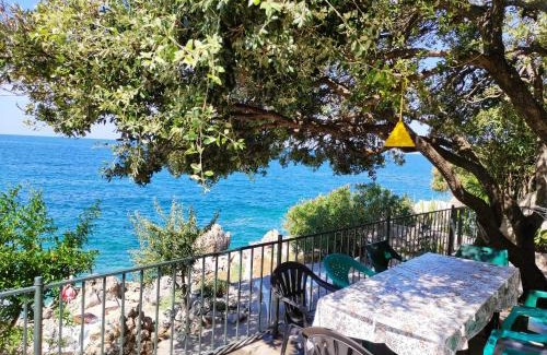 Utjeha Villa | Family Seaside Holm Oak Villa with Private Rocky Beach