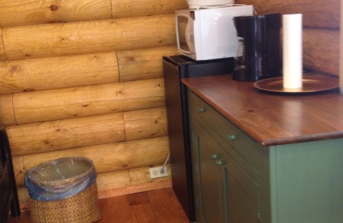 Superior Cabin | Family Size Modern Log Vacation Cabin, one pet allowed, 30 pound max. Pet fee.