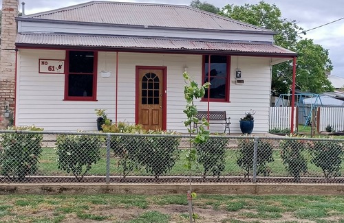 Maryborough Cottage | Family sized cottage, minutes from the main street. Large enclosed yard BBQ area