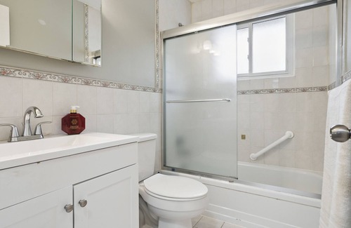 London House | Family-sized newly renovated 5 bedroom house located in central london