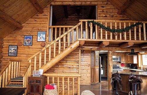 Pleasant View Cabin | Family Ski Cabin with Hot tub and Pool