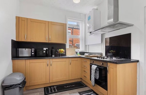 Levenshulme House | Family - Sleeps 6 - Garden - Parking