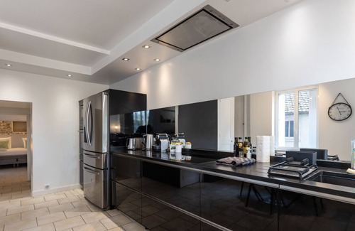 Honfleur House | Family Stay - In the Heart of Honfleur | 8 guests | Private Garden