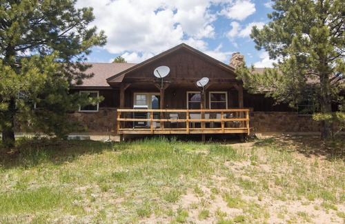 Divide House | Family themed 6-bedroom house, Pikes Peak view, Hot tub, game room