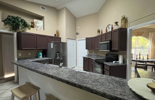 Florida Ridge House | Family Tropical Oasis: 15 mins From Beach