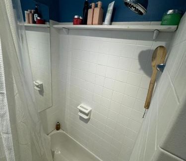 Hunters Point Apartment | FANCY APT SUBWAY CROSSING STREET - Best Location