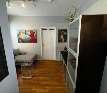 Hunters Point Apartment | FANCY APT SUBWAY CROSSING STREET - Best Location