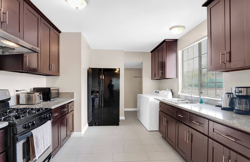 Alhambra House | Fantastic 3-bedroom 3 bath house in Alhambra