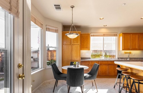 Newark House | Fantastic 4BR House in Newark w/ Outdoor Area