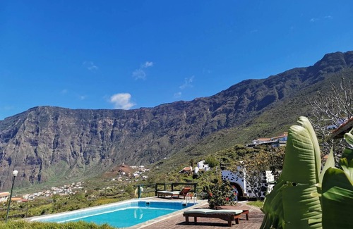 Tigaday Apartment | Fantastic Apartment for 4 guests Views, Pool, Tennis and BBQ