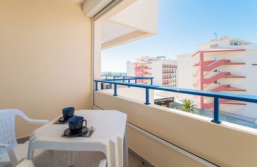 Alporchinhos Apartment | Fantastic Apartment with Sea View & Pool