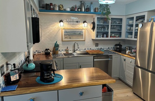 Palm River Estates Bed & Breakfast | Fantastic bed & breakfast with AC in Naples