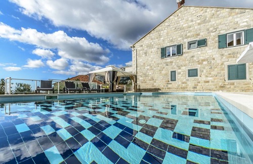 Dubravka Villa | Fantastic Dubravka Villa Villa Pave 6 Bedrooms Stunning Rural Views Pool Table