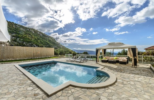 Dubravka Villa | Fantastic Dubravka Villa Villa Pave 6 Bedrooms Stunning Rural Views Pool Table