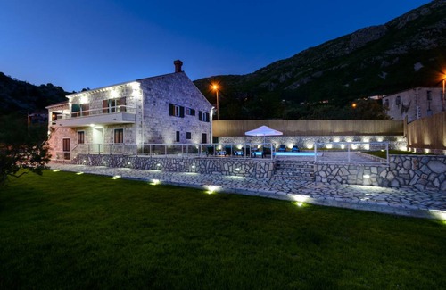 Dubravka Villa | Fantastic Dubravka Villa Villa Pave 6 Bedrooms Stunning Rural Views Pool Table