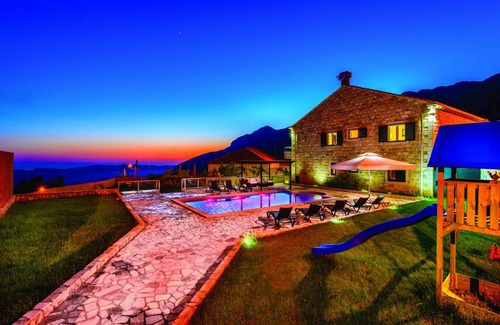 Dubravka Villa | Fantastic Dubravka Villa Villa Pave 6 Bedrooms Stunning Rural Views Pool Table
