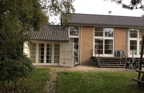 Bergen aan Zee House | Fantastic, full, spacious beach house, large garden, BBQ, fireplace, privacy