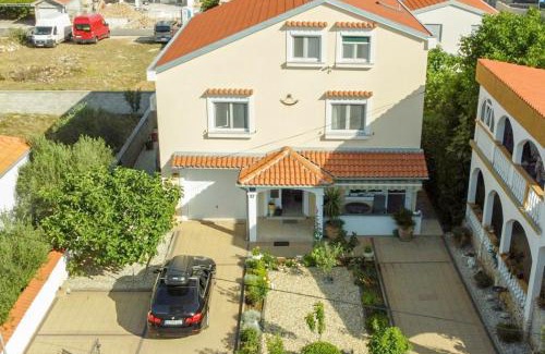 Vrsi Apartment | Fantastic holiday with small children - 200m from beach