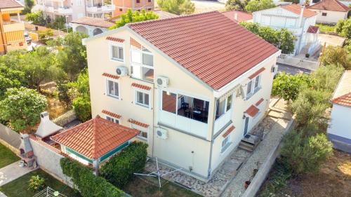 Vrsi Apartment | Fantastic holiday with small children - 200m from beach