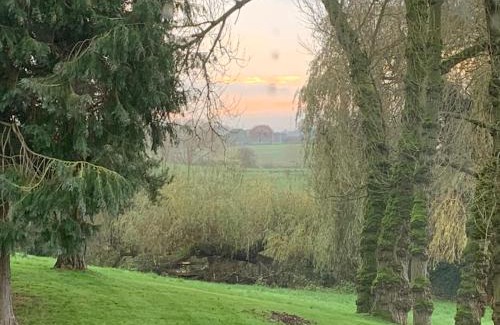 Warmingham House | Fantastic Location, Annexe with Hot Tub