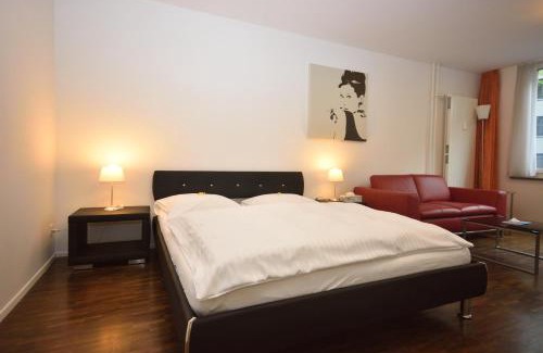 Seefeld Apartment | Fantastic Studio near Lake - Flower 02