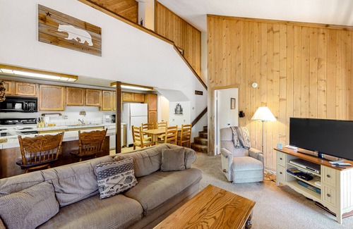 Mammoth Lakes Condo | Fantastic Vacation Retreat w/Shared Pool, Hot Tub, Sauna + Free WiFi