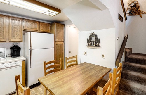 Mammoth Lakes Condo | Fantastic Vacation Retreat w/Shared Pool, Hot Tub, Sauna + Free WiFi