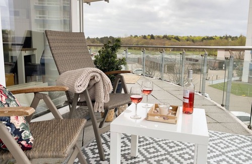 Sahlenburg Apartment | Fantastic vacation apartment D1.5 for up to 6 people with a large round balcony and