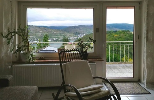 Mainz-Bingen Apartment | Fantastic view of the Rhine, high altitude of the Rhine above Bacharach, up to 6 people