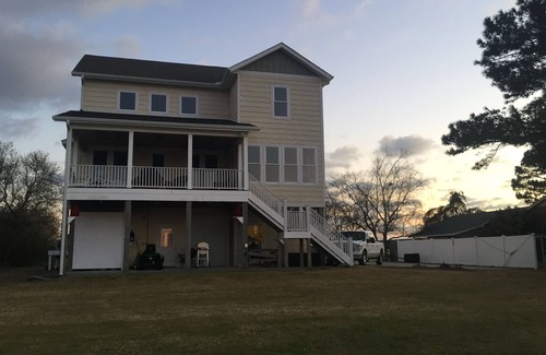Roper House | Fantastic WATERFRONT house with BEAUTIFUL VIEWS OF THE ALBEMARLE SOUND. Relaxing