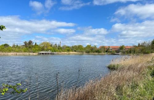 Bogense House | Fantastisk lejebolig med direkte udsigt til sø
