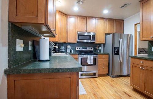 Fort Worth House | Farm House 15 mins from FWTX - Pets Welcome