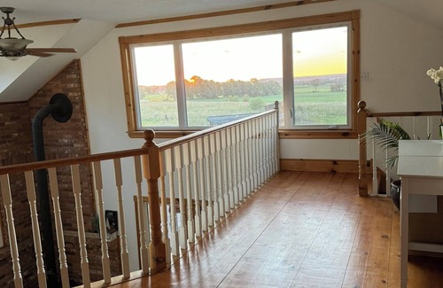 Minesing House | Farm House Oasis: Hot Tub, Ski Trails, sleeps 12