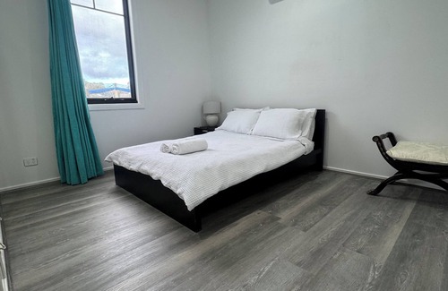 Diggers Rest Other | Farm Stay, feed sheep and relax close to airport