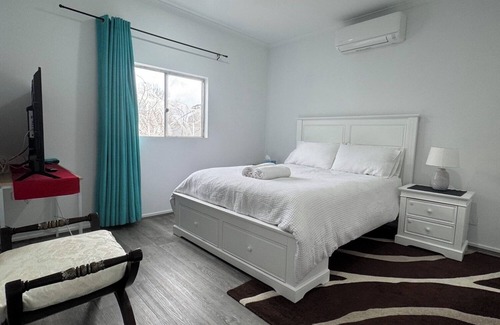 Diggers Rest Other | Farm Stay, feed sheep and relax close to airport