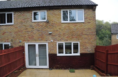 Earls Barton House | Farm View Retreat in Northampton 3BR, 1.5BR Sleeps 8 Access to Billing Aquadrome