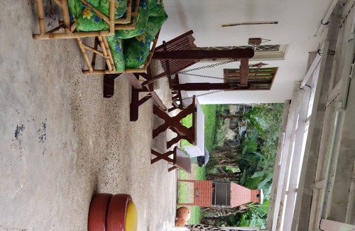 Suzano House | Farm with pool, barbecue and lots of green.