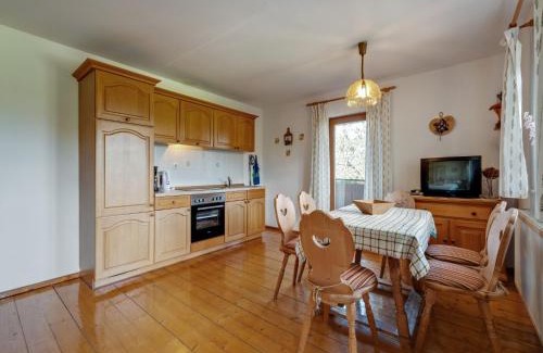 Neukirchen Beim Heiligen Blut House | Farmhouse in Neukirchen near Heiligen Blut