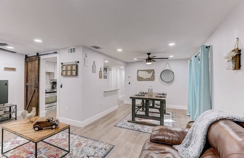 South Bradenton Condo | *Farmhouse 2/2 Renovated Condo 6 mins from IMG*