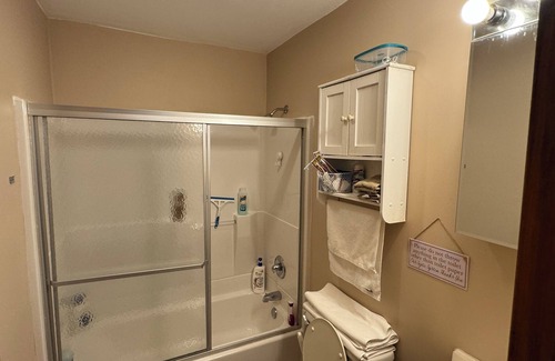 Fairport Other | Farmhouse 9 miles from I-35, goats & chickens