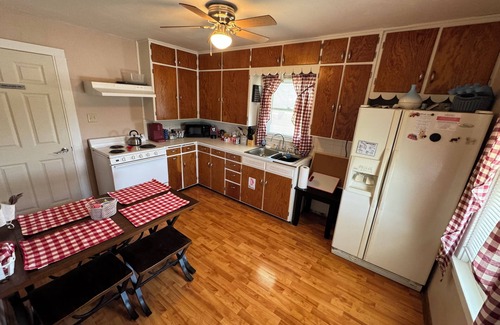 Fairport Other | Farmhouse 9 miles from I-35, goats & chickens