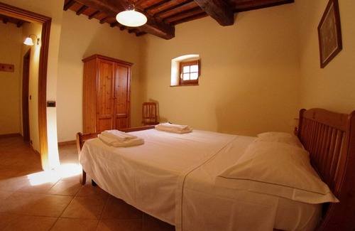 Pergine Valdarno Other | Farmhouse Between Florence and Arezzo, Colline Apartment, Garden, swimming pool, lake