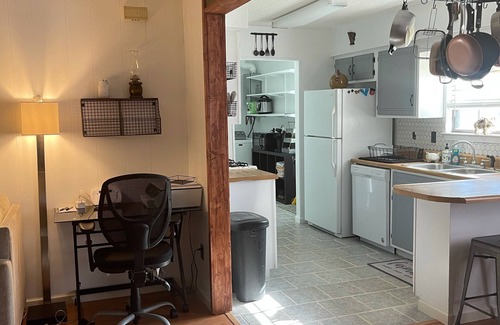 Gulfport House | Farmhouse charm + Bunkhouse. Fishing. Hot tub. Outdoor TV.